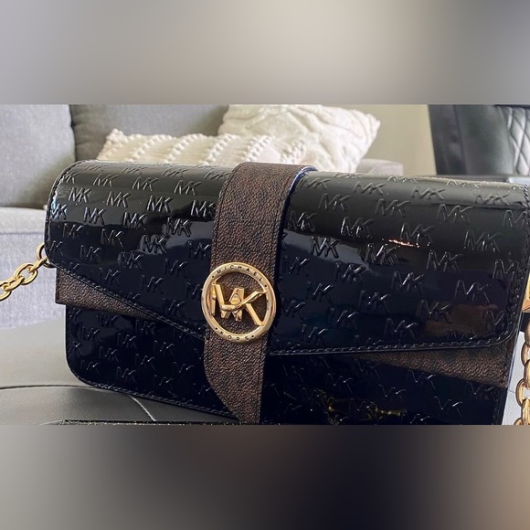 Use a couple times, excellent condition Mk purse. - Picture 1 of 9